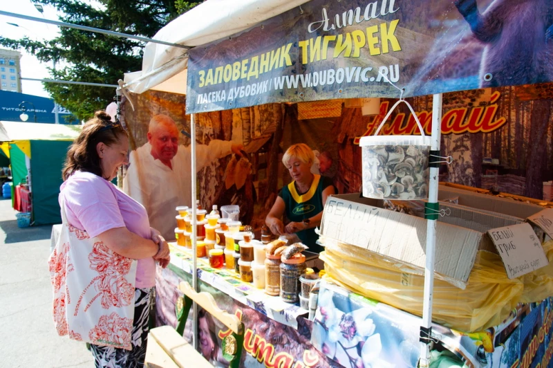 Медовая ярмарка в Барнауле. Дмитрий Лямзин