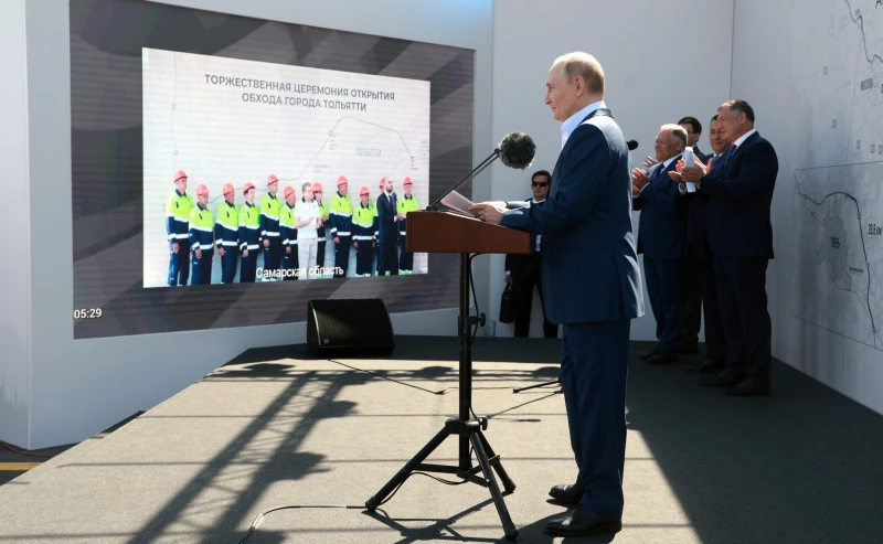 Путин за рулем Lada Aura посетил открытие северного обхода Твери 