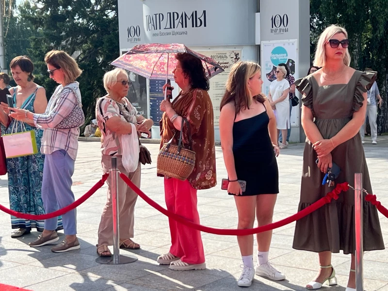 Как проходило открытие Шукшинского кинофестиваля — большой фоторепортаж с красной дорожки 
