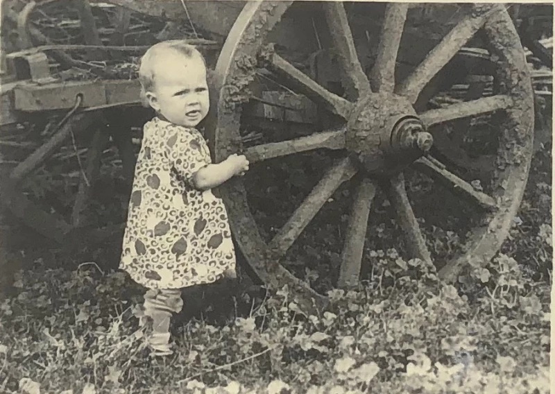 Светлана Быковская - один из первых детей целинников в с. Новосельское (фото 1956 года). Летопись села Новосельское.