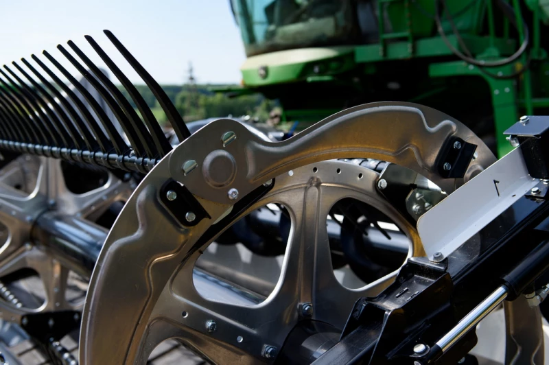 В крестьянском хозяйстве «Сатурн». Дмитрий Лямзин