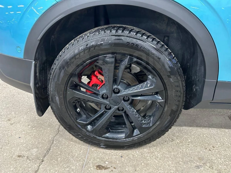 В Барнауле продают Geely Coolray за 2 млн рублей. drom.ru