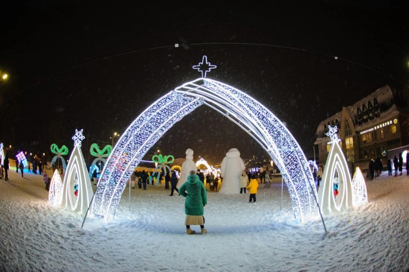 Открытие новогодней елки на пл. Свободы. Дмитрий Лямзин