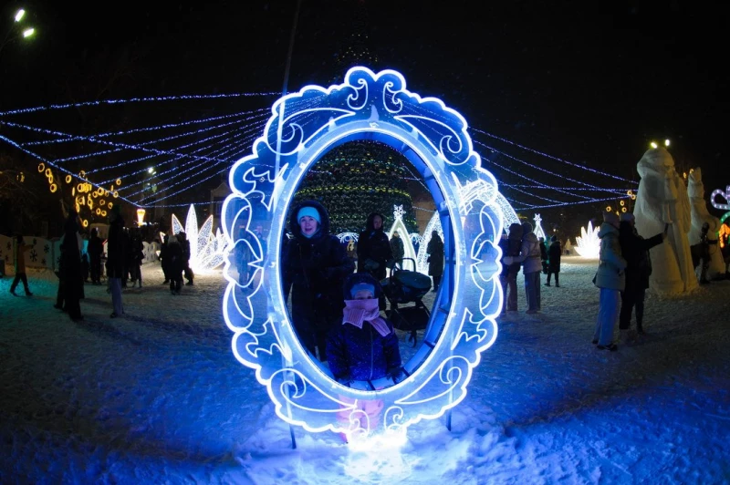 Открытие новогодней елки на пл. Свободы. Дмитрий Лямзин