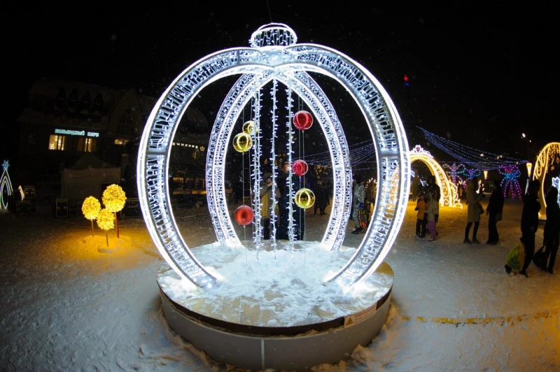 Открытие новогодней елки на пл. Свободы. Дмитрий Лямзин