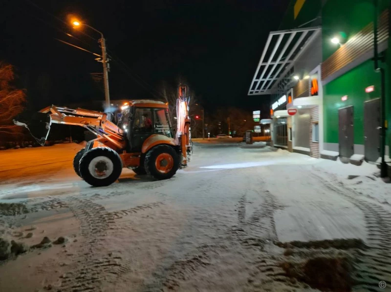 Уборка снега в Барнауле.  Пресс-служба мэрии Барнаула