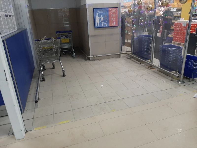 Наплыв покупателей в ТРЦ «Пионер» перед Новым годом.  Лариса Васильева