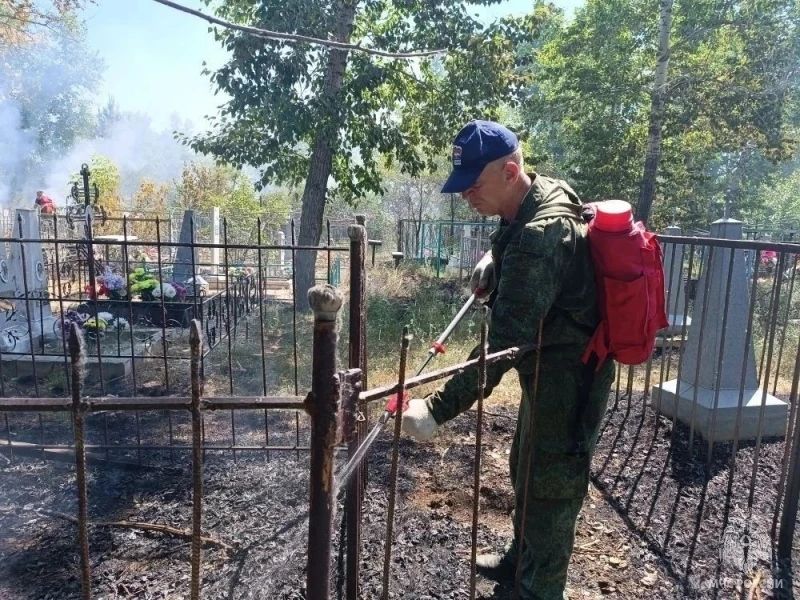 В Михайловском районе загорелось кладбище. ГУ МЧС по краю.