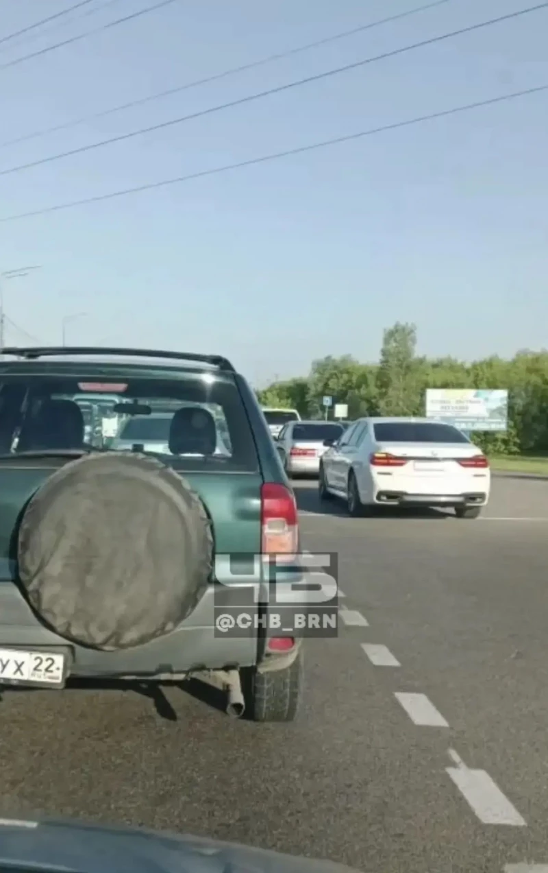 Пробка на Новосибирском тракте. «Черное и Белое Барнаул»