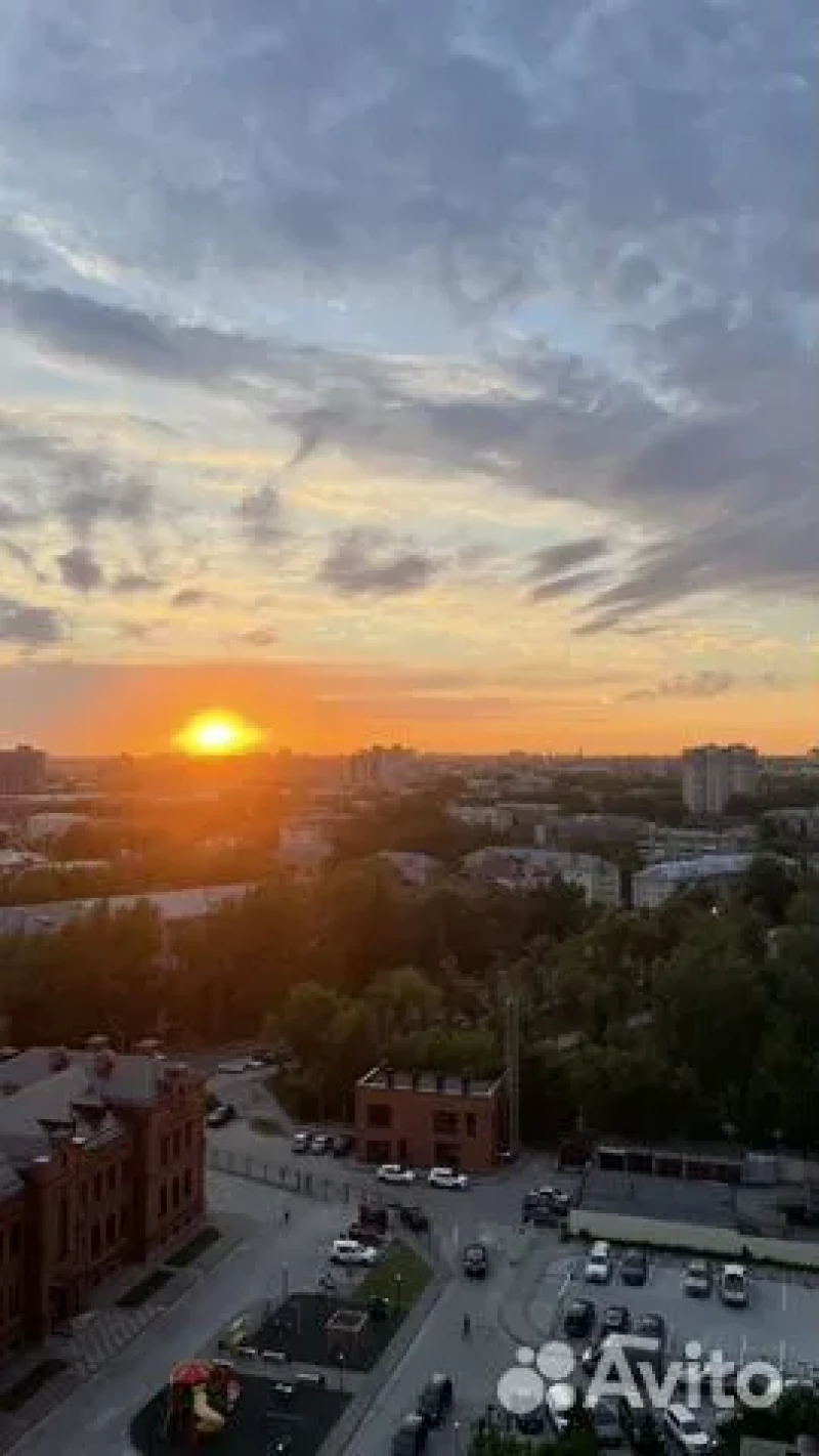 В Барнауле продают квартиру с рабочим местом на балконе и видом на закаты за 20,5 млн рублей «Авито»