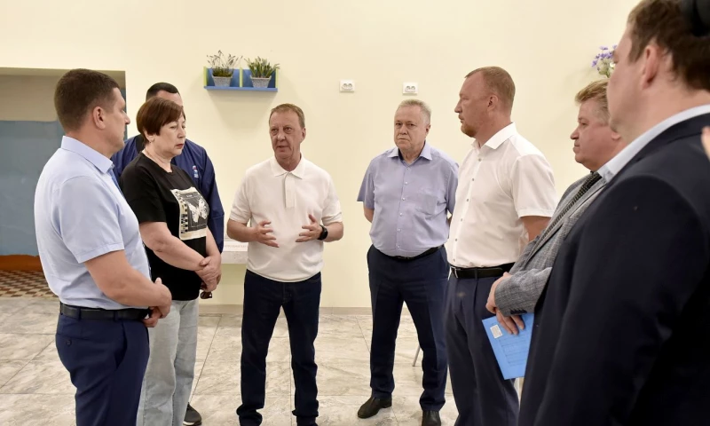 Выездное совещание Администрации Барнаула по оценке готовности лагеря «Медвежонок» к заезду первой смены. пресс-служба Администрации города Барнаула.
