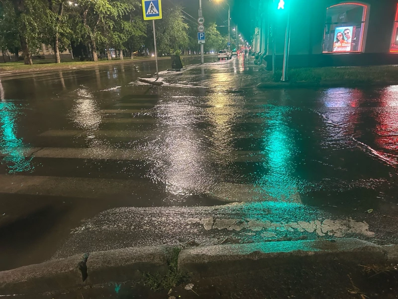 Барнаул во время дождя ночью. Мария Берникова
