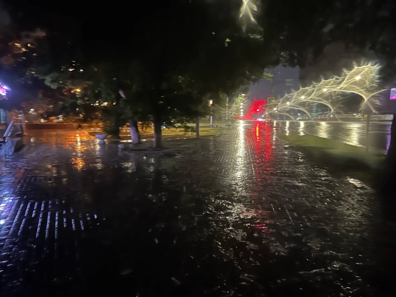 Барнаул во время дождя ночью. Мария Берникова