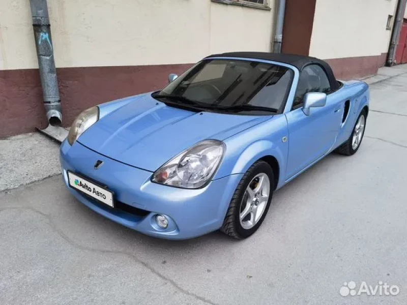 Toyota MR-S небесного цвета продается в Барнауле за 1,9 млн рублей «Авито»