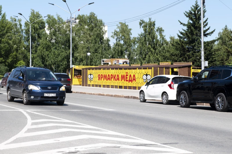 Сладкое место. Стартовала медовая ярмарка на площади Сахарова