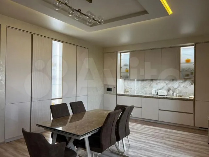 Четырехкомнатную квартиру в идеальных тонах продают в Барнауле за 35 млн рублей