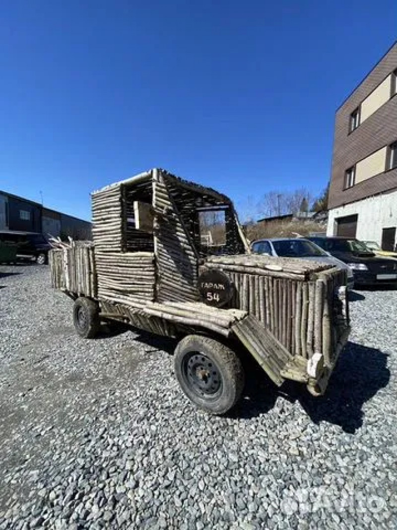 Автомобиль из настоящей древесины продают в Сибири за 35 тыс. рублей