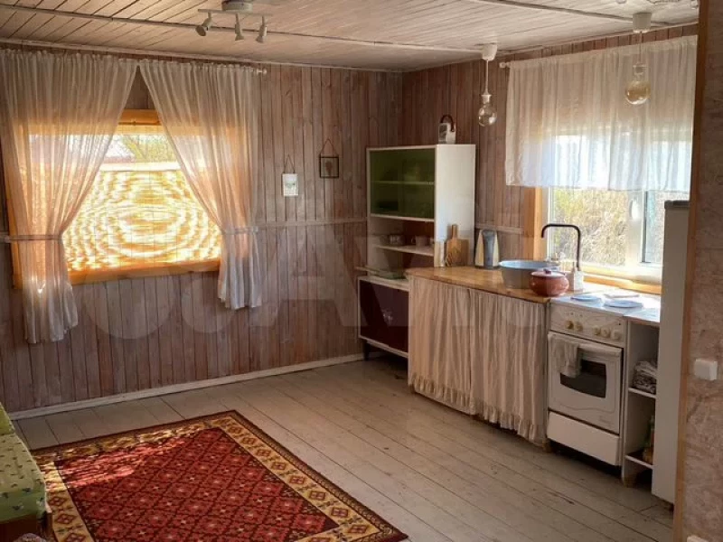 Дачный домик с необычным видом на реку продают в Барнауле за 2,3 млн рублей