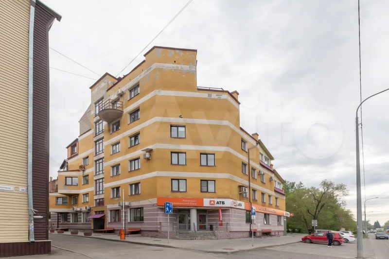 Квартира с зимним садом продается в центре Барнаула за 25 млн рублей