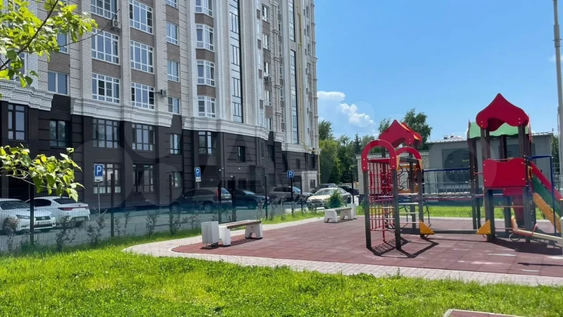 Красочная квартира путешественника продается в Барнауле за 18 млн рублей
