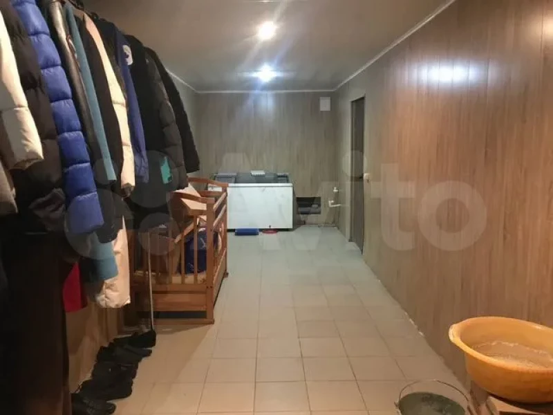 Контрастный коттедж с низкой коммуналкой продают в Барнауле за 17,5 млн рублей