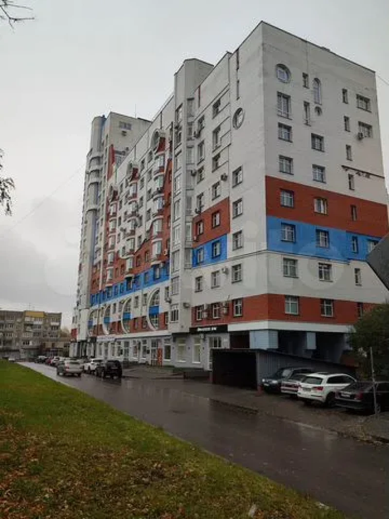 Округлую квартиру в центре Барнаула продают за 31,5 млн рублей