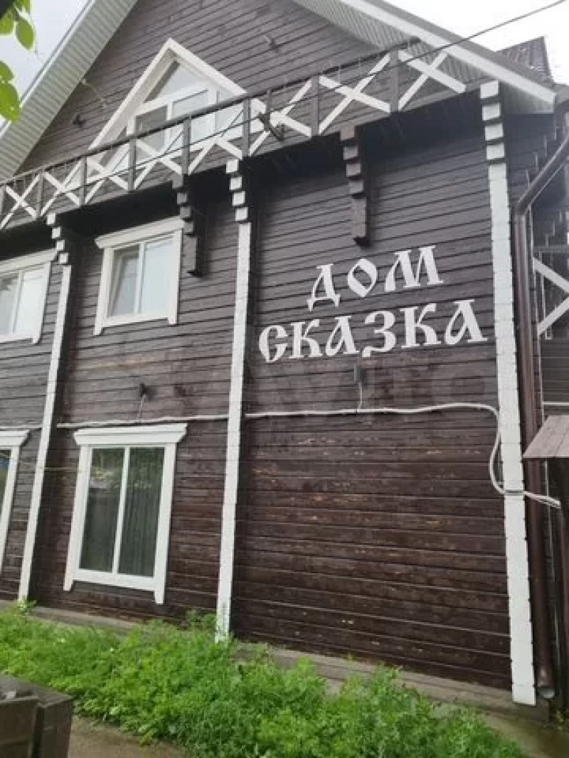 Огромный коттедж с баней для 45 человек сдают в аренду на новогодние праздники в Барнауле